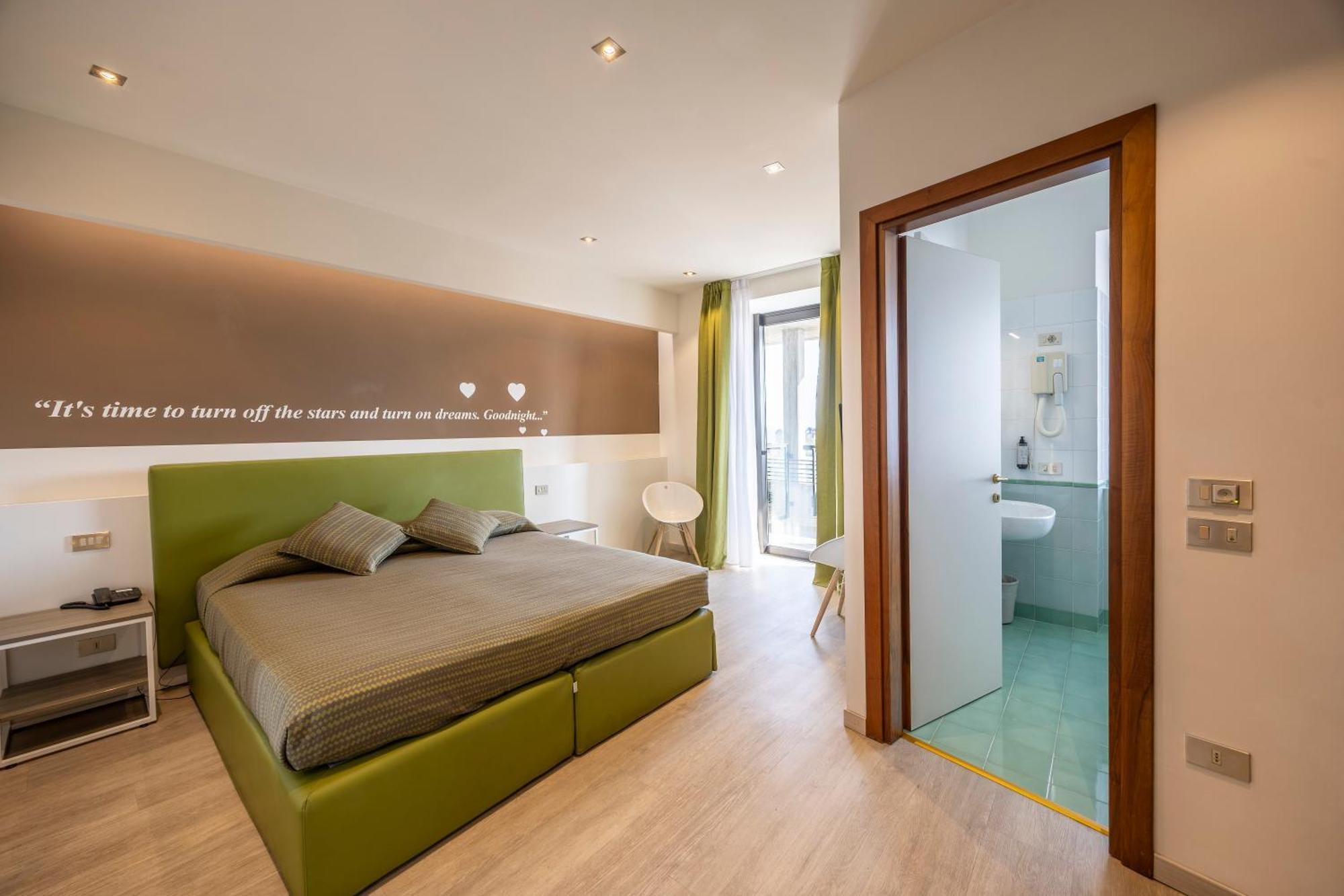 סירמיונה Hotel Ideal מראה חיצוני תמונה