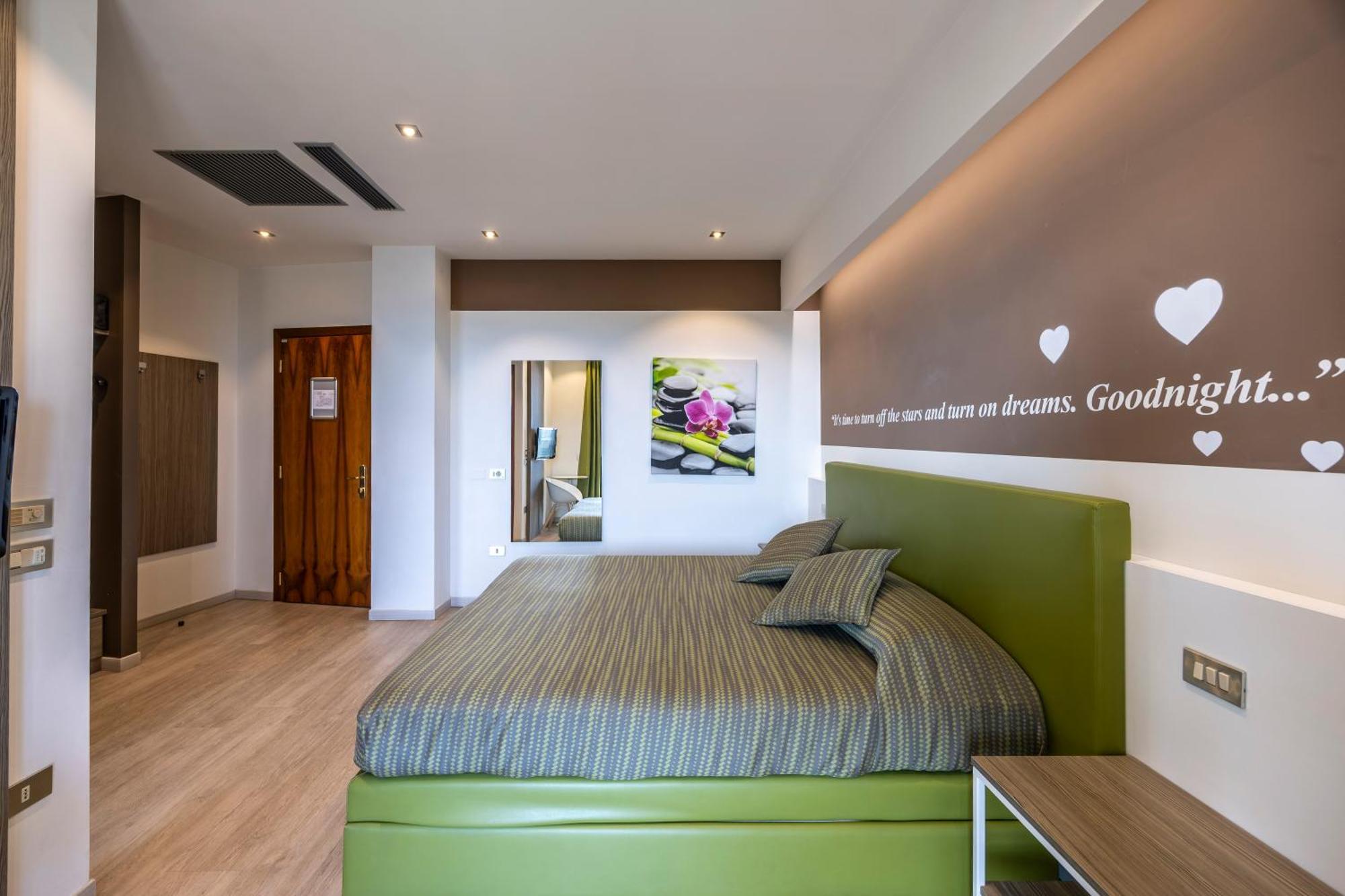 סירמיונה Hotel Ideal מראה חיצוני תמונה